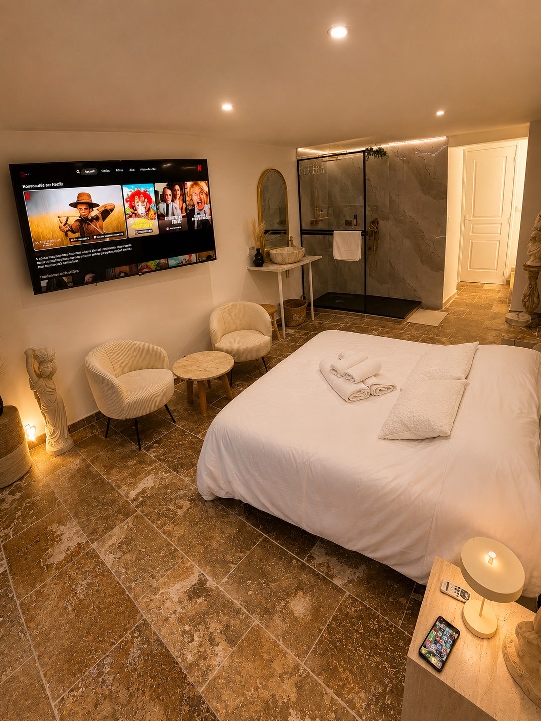 Vue chaleureuse de la suite Dolce Notte